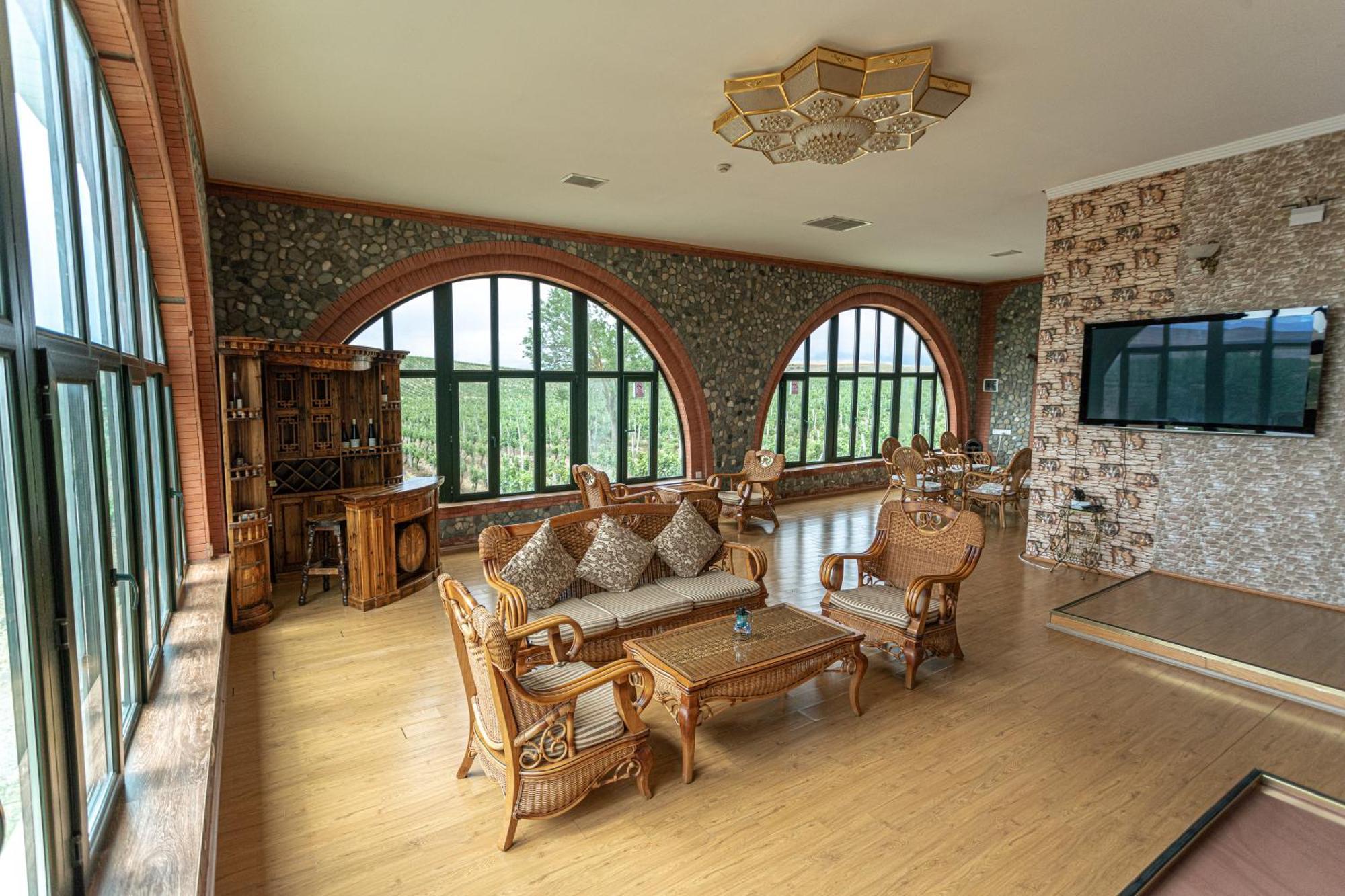Chabiant Guesthouse Chateau Monolit Ikinci Yeniyol Exterior foto