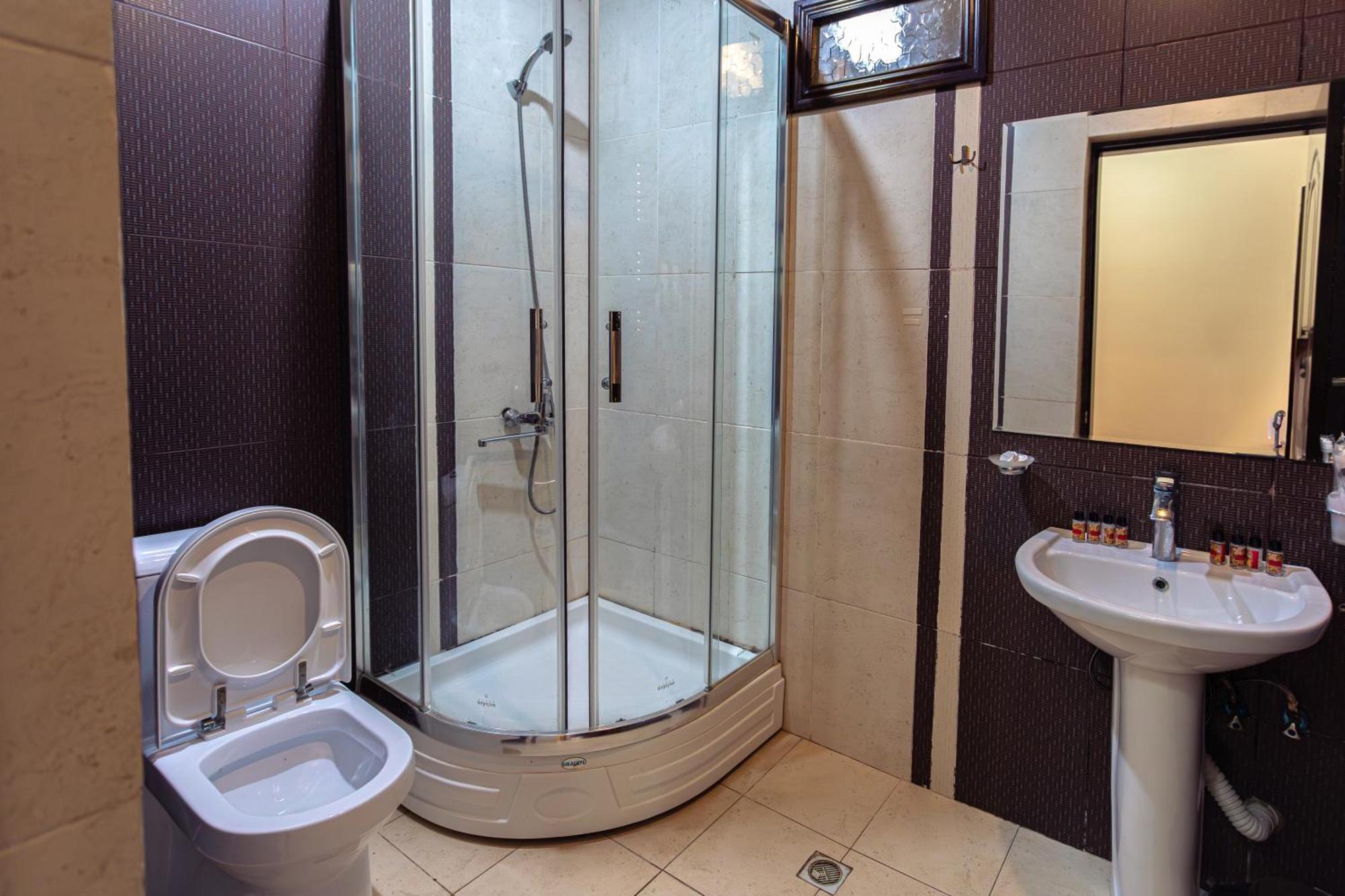 Chabiant Guesthouse Chateau Monolit Ikinci Yeniyol Exterior foto